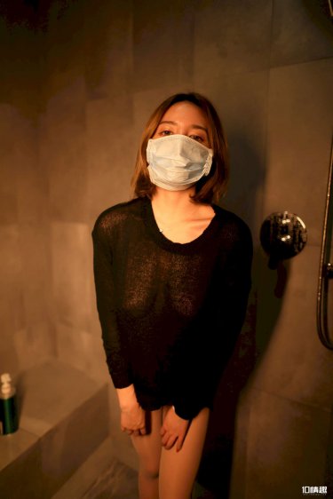 老头猛的挺进她莹莹的体导演是谁